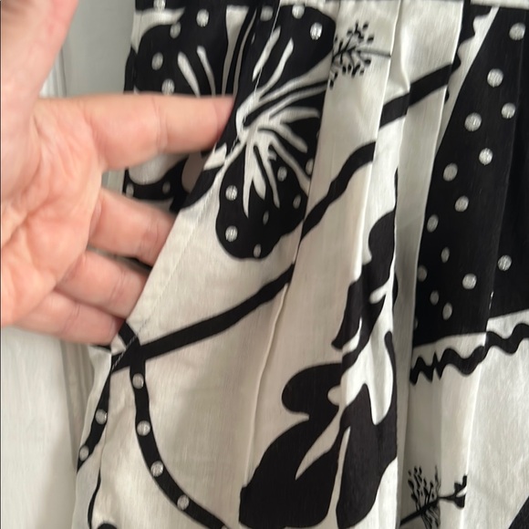 Black and White A-Line PleatedSkirt with subtle metallic silver dots. Size M - Picture 3 of 8